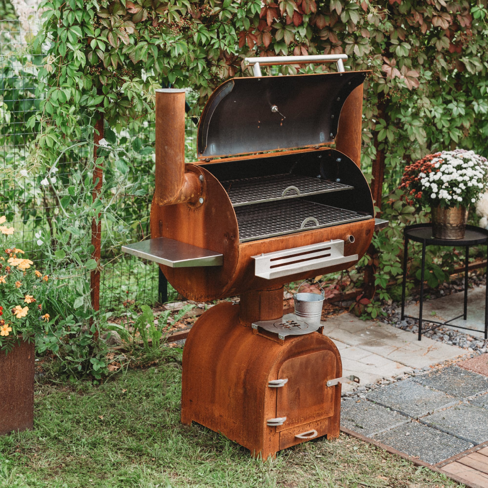 Savustusgrilli Smoky Beast – Corten Teräs 70 × 50 cm