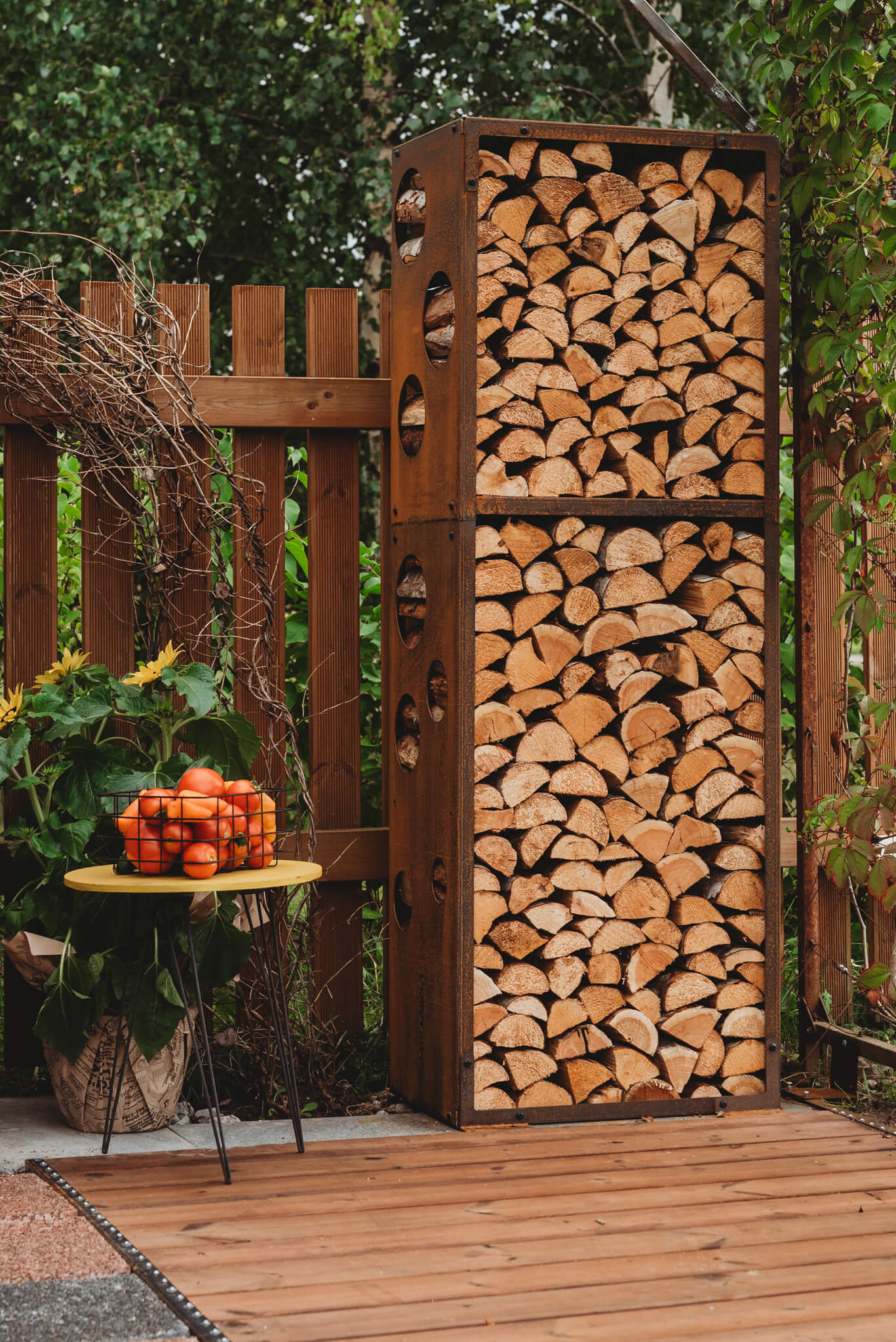 Halkoteline Woodstock 1 – Corten Teräs 60 × 37 × 170 cm